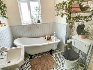 Family Bathroom- click for photo gallery